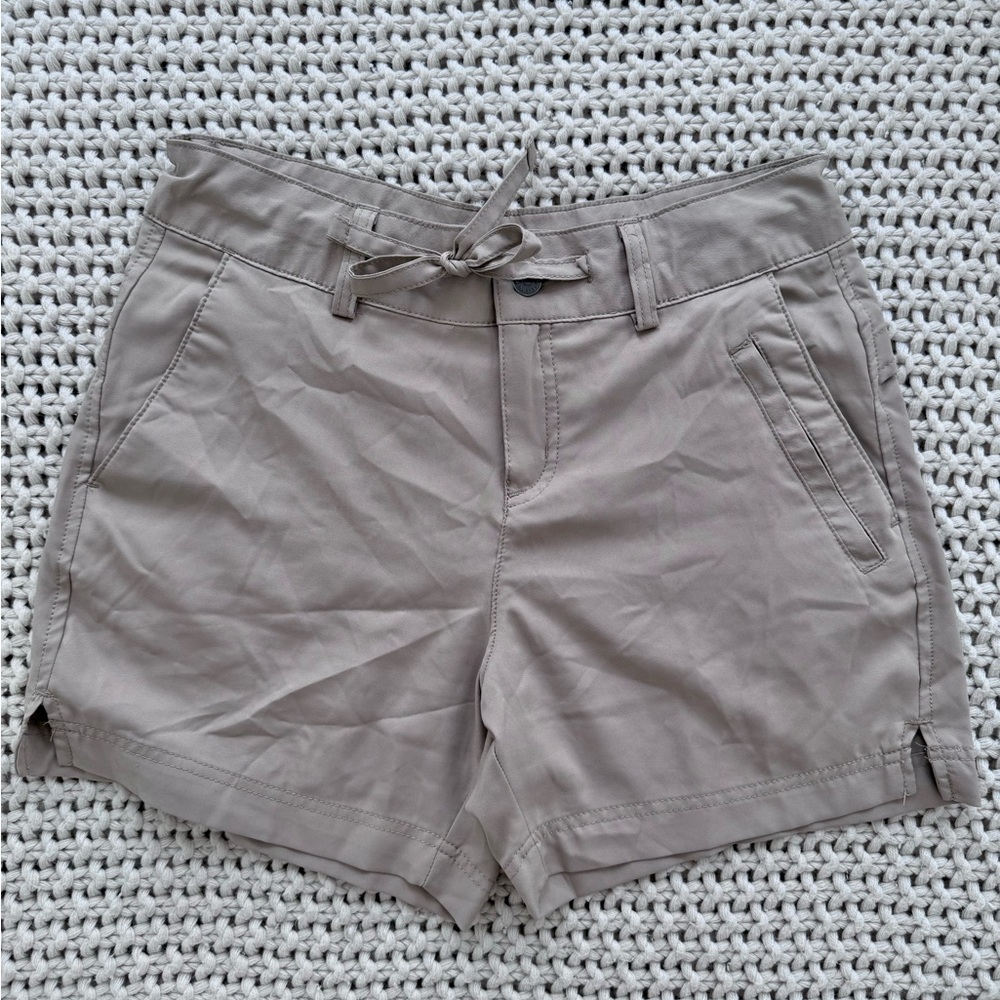 Magellan Outdoors Women's Tan Cargo Shorts